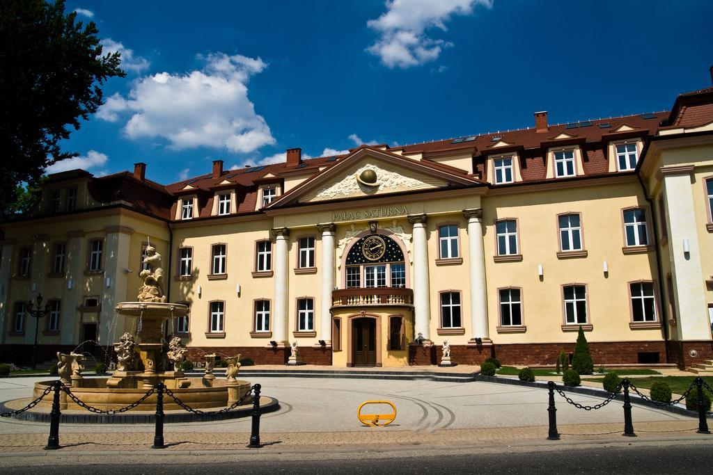 Palac Saturna Czeladź Exteriér fotografie
